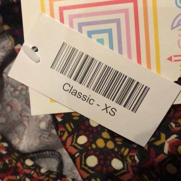 𝅺NWT Womens XSmall LuLaRoe Classic SS Shirt - Picture 6 of 6